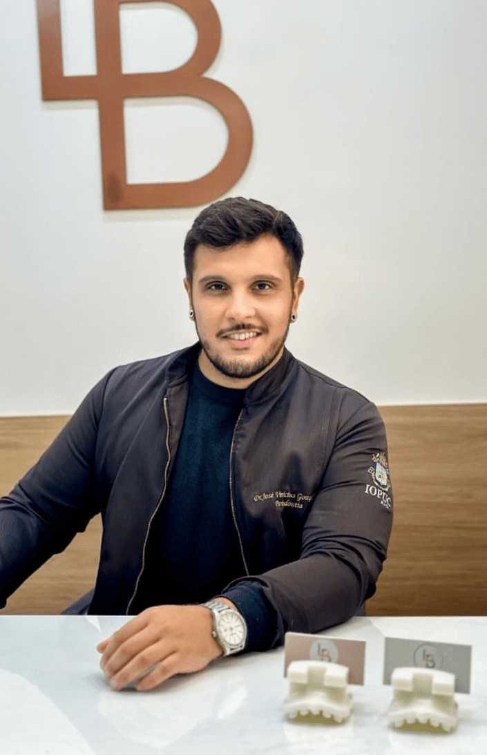 Retrato profissional de Dr. Vinícius, da equipe LB Odontologia